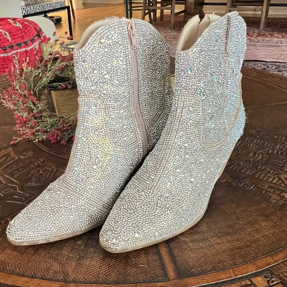 ARULA Glittering Silver Heeled Boots